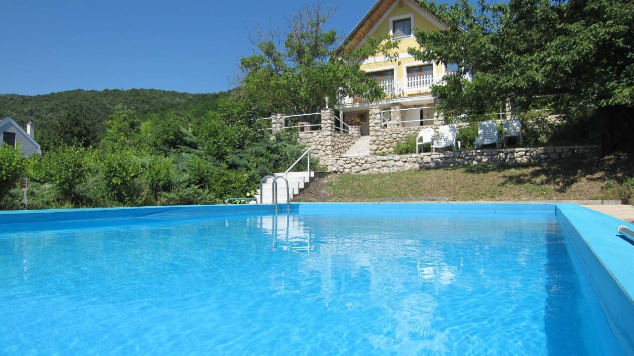 Villa Suemeg Exterior foto
